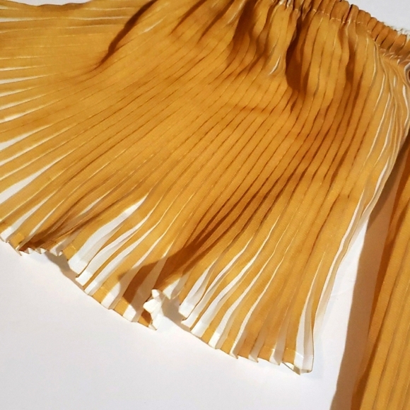 M - Forever 21 Women's  Pleated Off-Shoulder Crop: Yellow Mustard Flowy Crop Top - Picture 4 of 7